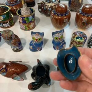 Ceramic pieces with cloisonné‑pattern decoration, diaplay only
