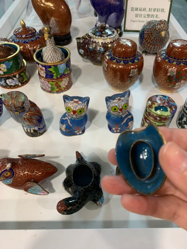 Ceramic pieces with cloisonné‑pattern decoration, diaplay only